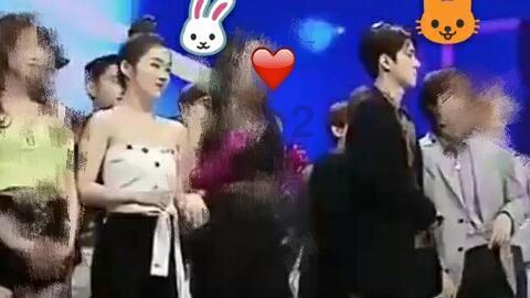 救援聪明的小女生